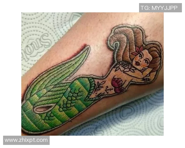 足球明星背部纹身艺术揭秘展现个性与荣耀的完美结合 足球明星背部纹身艺术揭秘展现个性与荣耀的完美结合