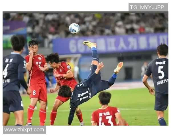 足球明星训练时刻精彩瞬间回顾让你领略绝佳技巧与激情 足球明星训练时刻精彩瞬间回顾让你领略绝佳技巧与激情