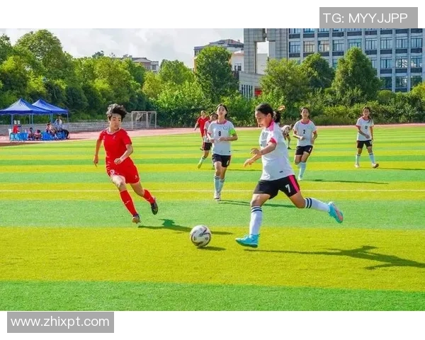 邀请赛点评：重庆足球队的配合表现